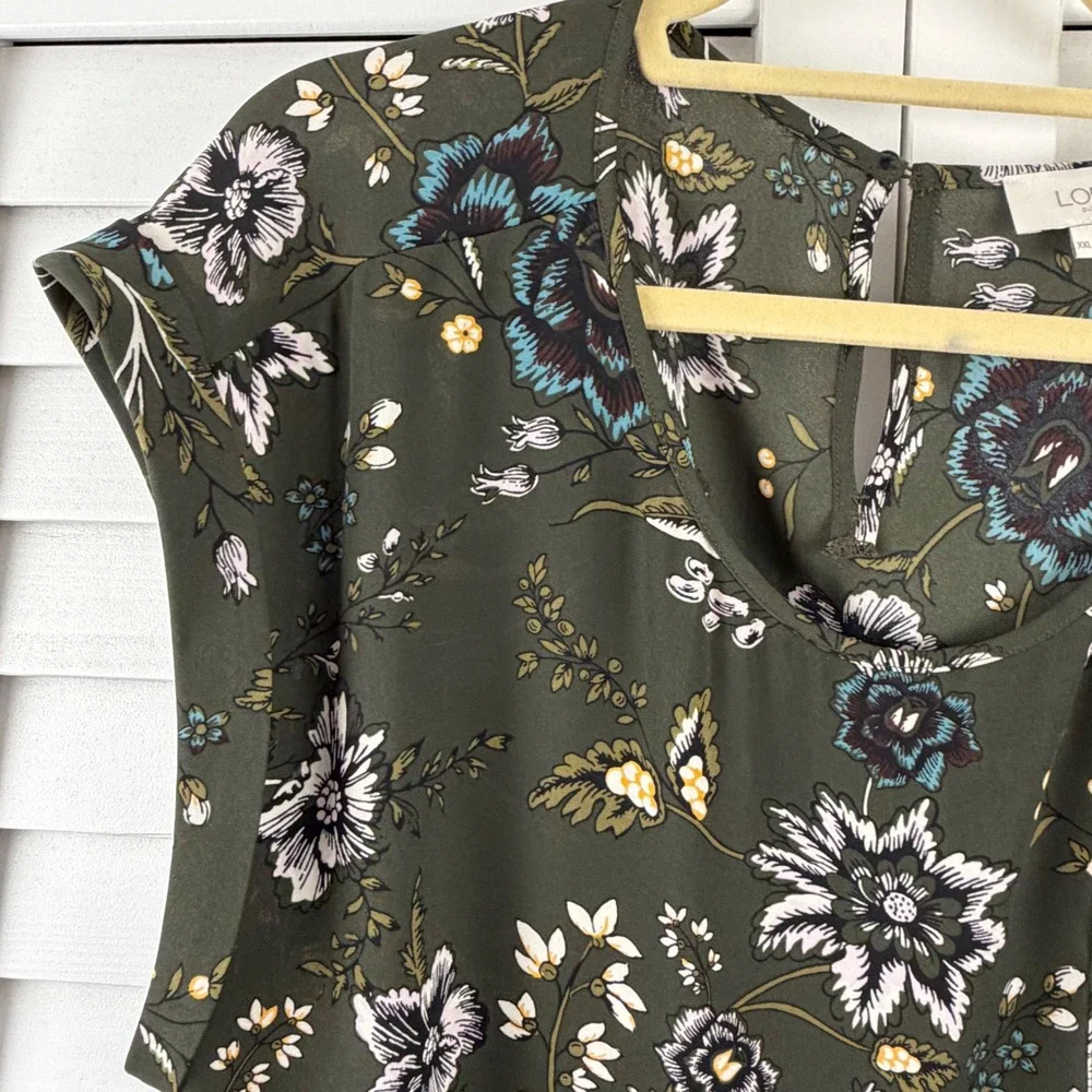 Loft Blouse Women XXL Olive Green Floral Short Sleeve Pocket Keyhole Back - Picture 3 of 11